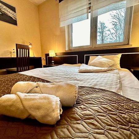 Hotel Pod Debami Ostrów Wielkopolski Eksteriør billede