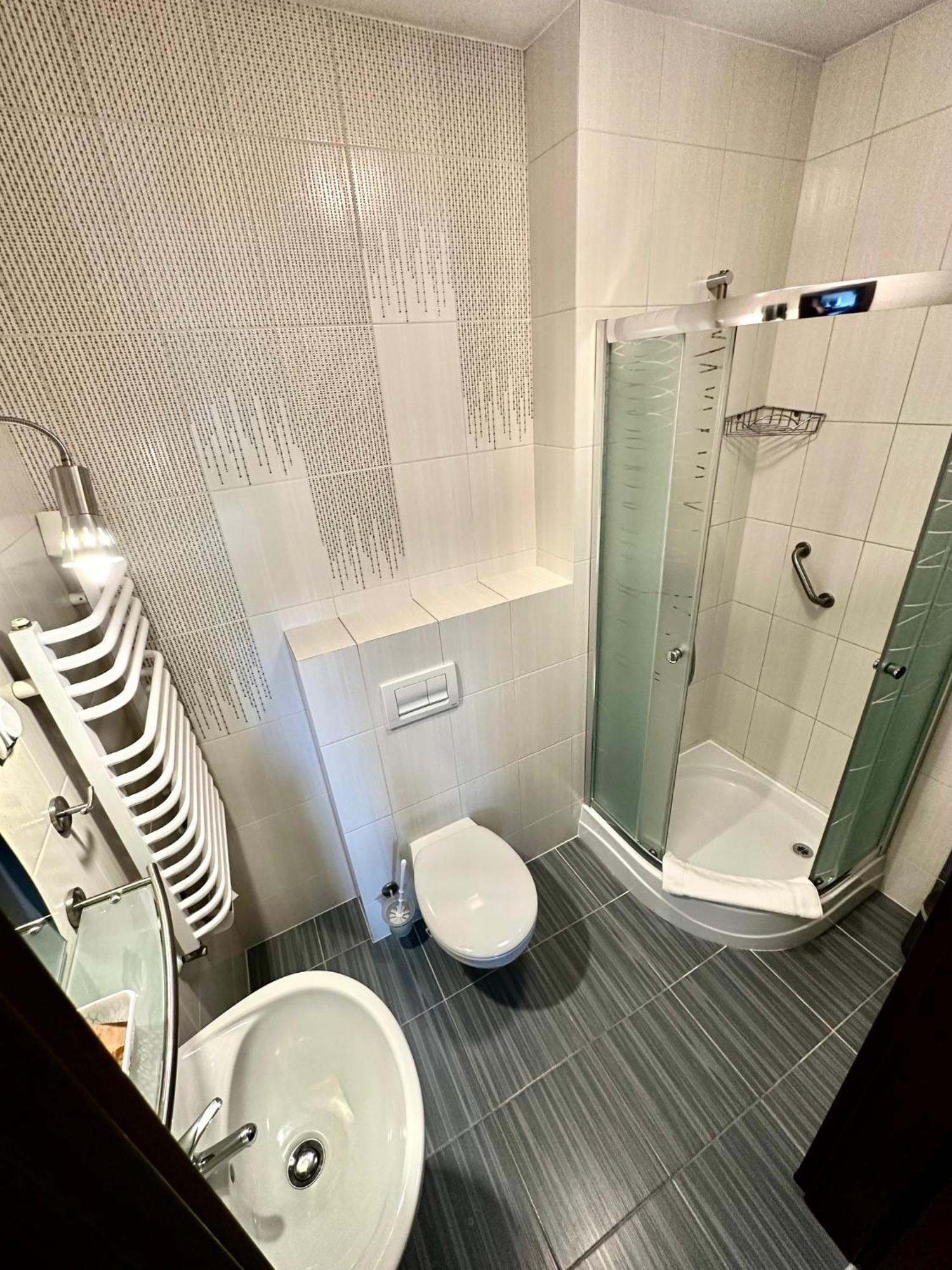 Hotel Pod Debami Ostrów Wielkopolski Eksteriør billede